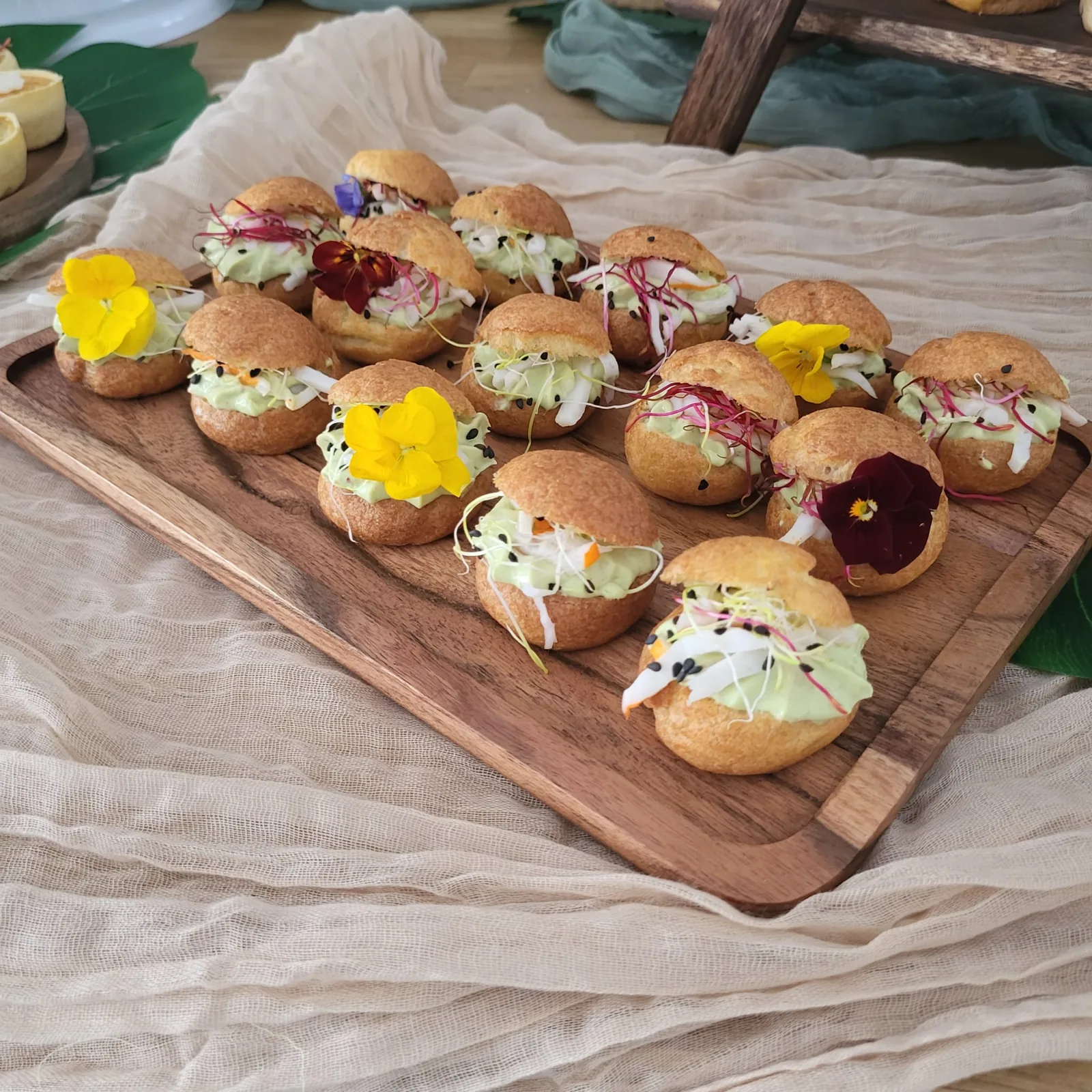 Choux salés avocat crabe