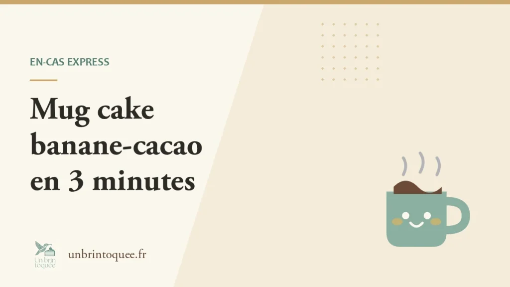 Mug cake à la banane et au cacao dans une tasse, sorti du micro-ondes